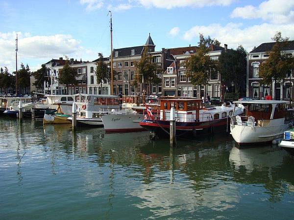 Im Hafen von Dordrecht, mitten in der Stadt