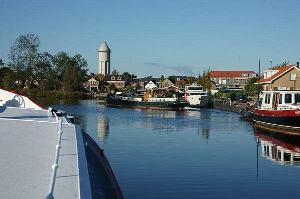 Zusammen starten wir auf dem Merwedekanaal